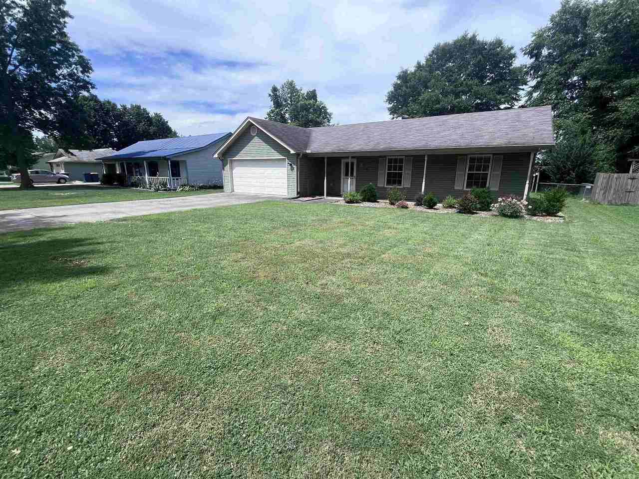 28 Burns Dr - Photo 2 of 50