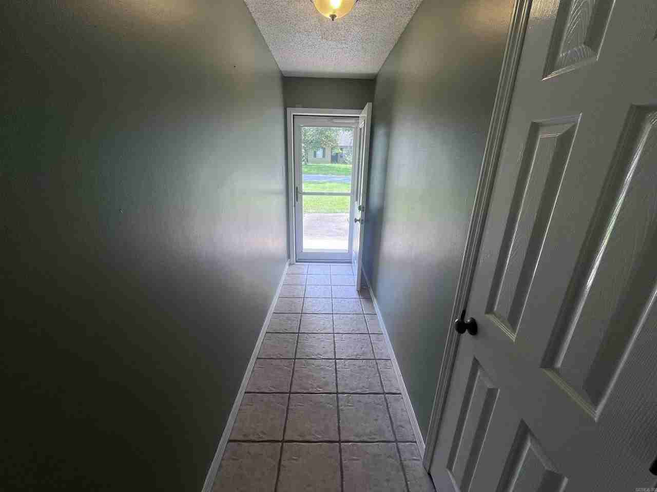 28 Burns Dr - Photo 6 of 50