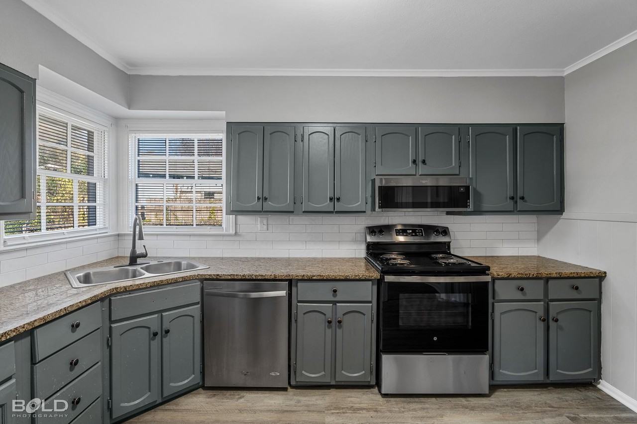3521 Madison Park Blvd - Photo 3 of 43