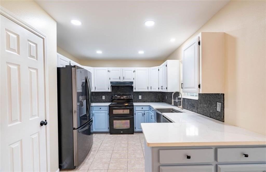 329 Yorktown Blvd - Photo 2 of 12