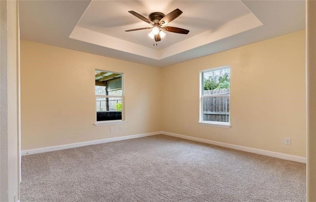 329 Yorktown Blvd - Photo 5 of 12