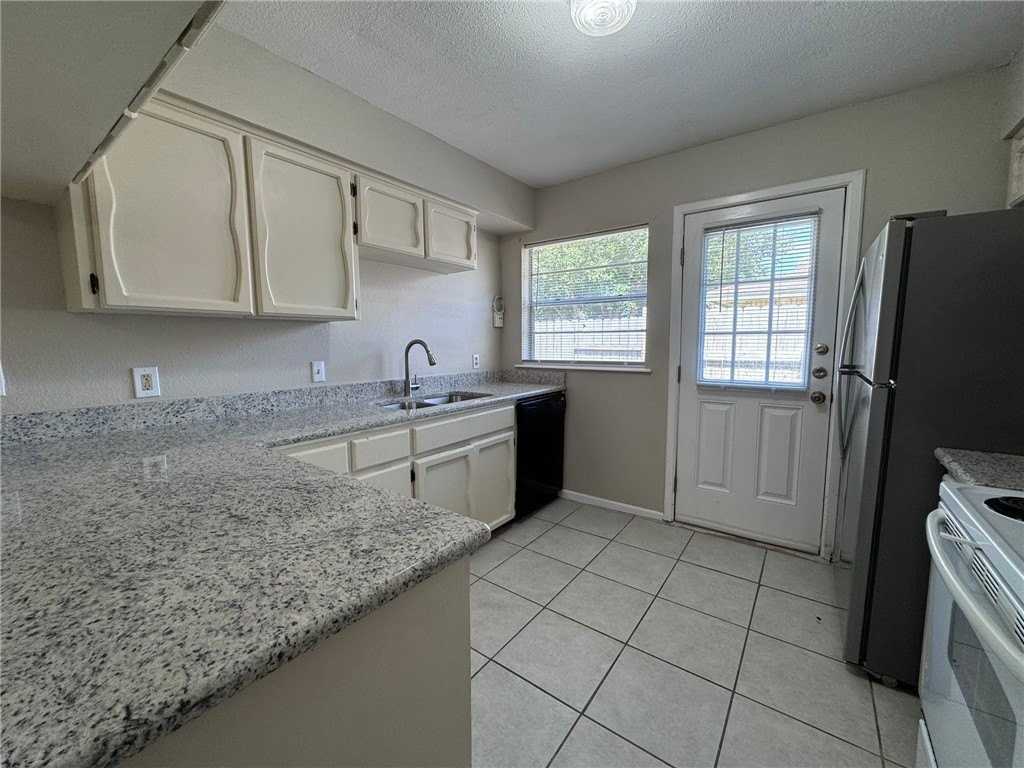 205 Clarice Dr - Photo 2 of 23