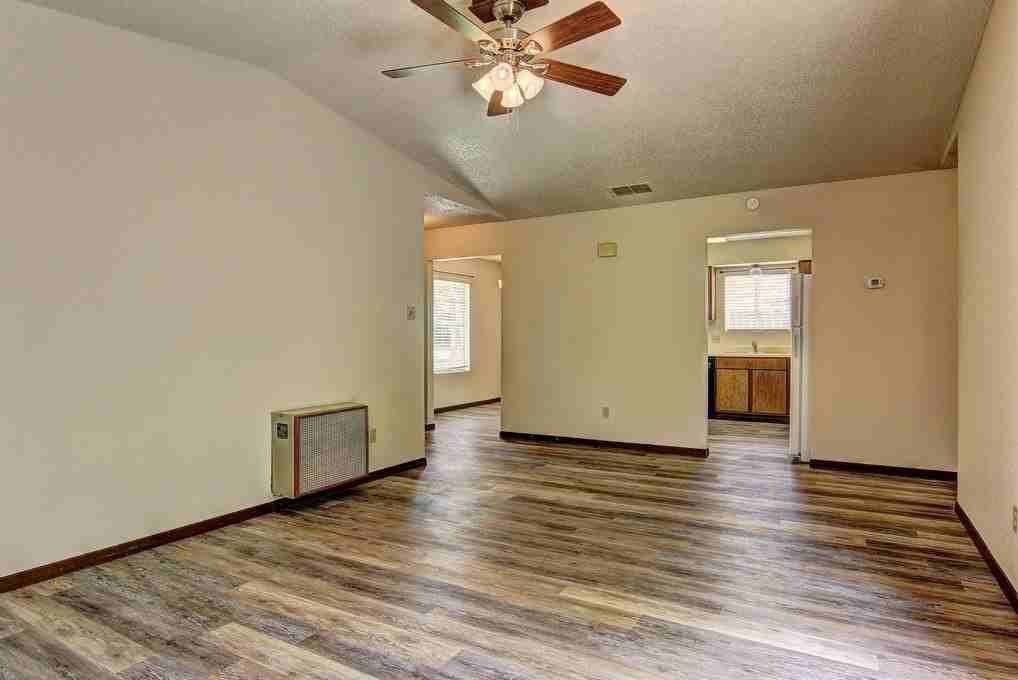 3810 Brookhill Dr - Photo 4 of 14