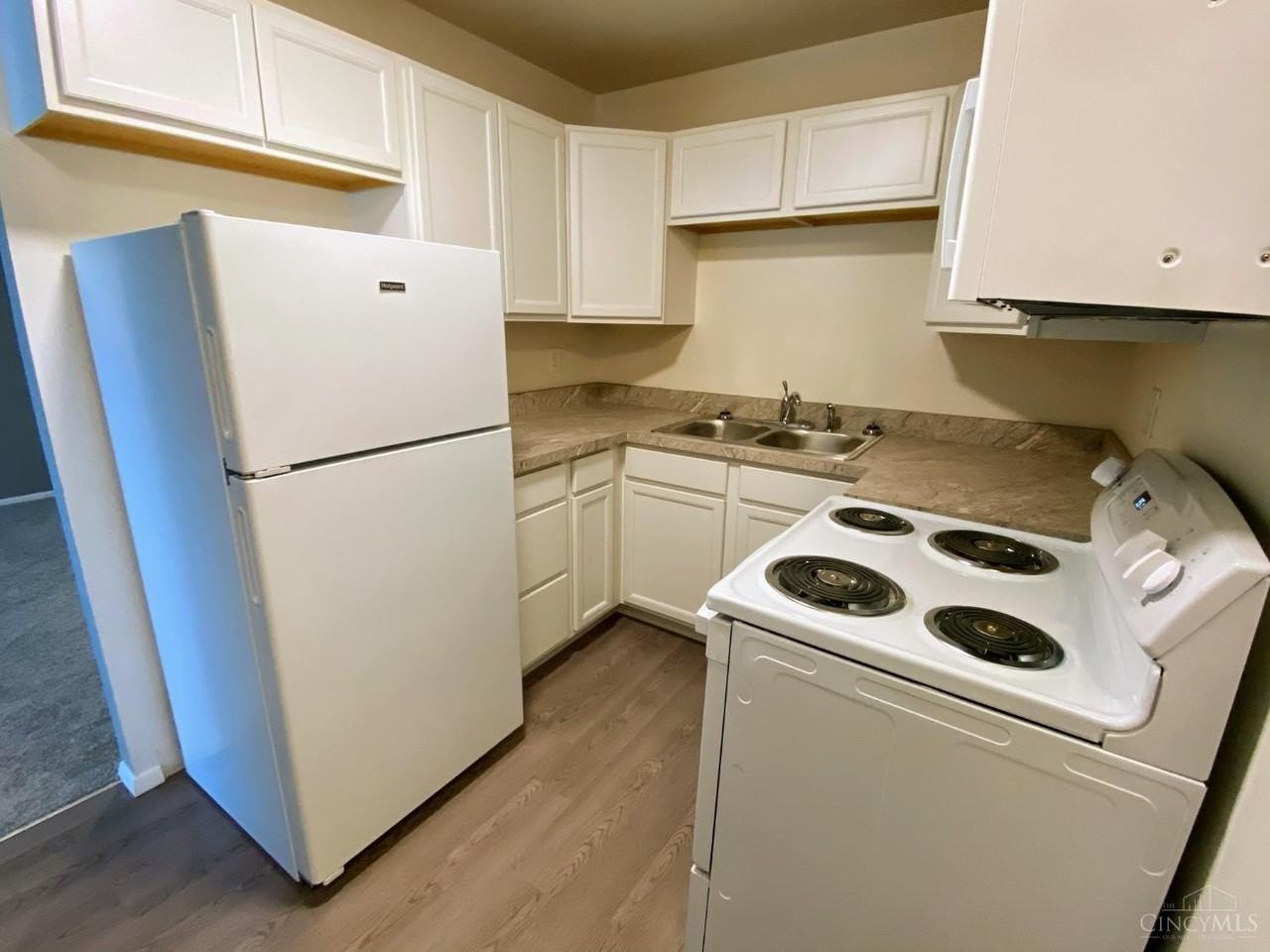 4960 Ridge Ave #504 - Photo 5 of 10