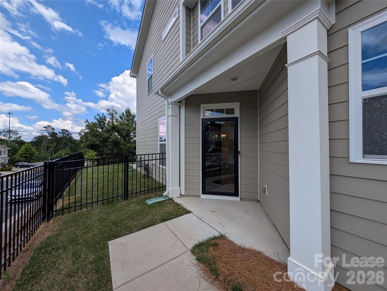 634 Cypress Glen Ln - Photo 2 of 37