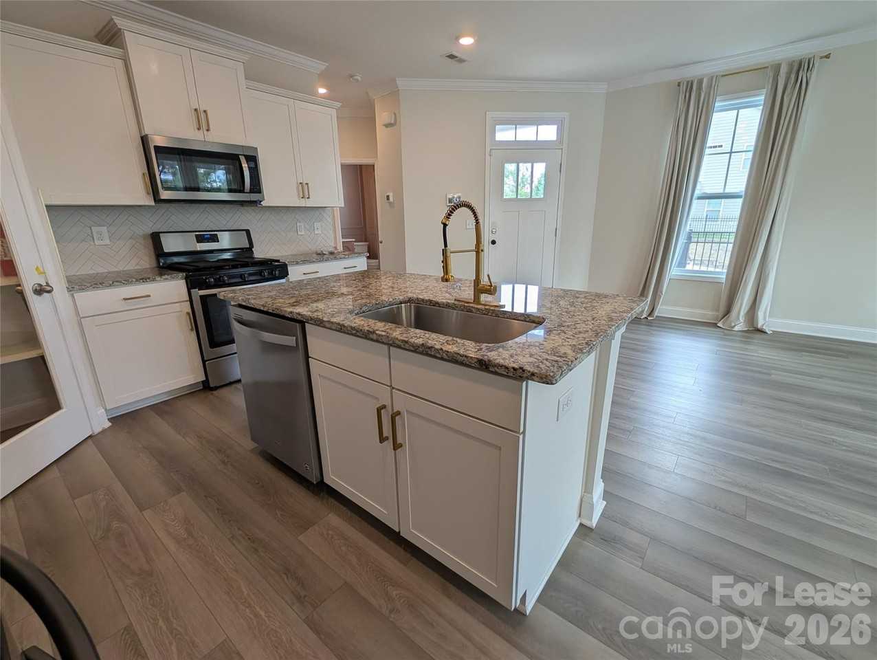 634 Cypress Glen Ln - Photo 3 of 37
