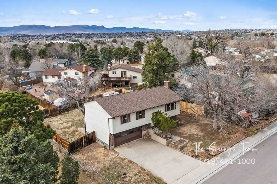 1730 Hathaway Dr - Photo 4 of 35