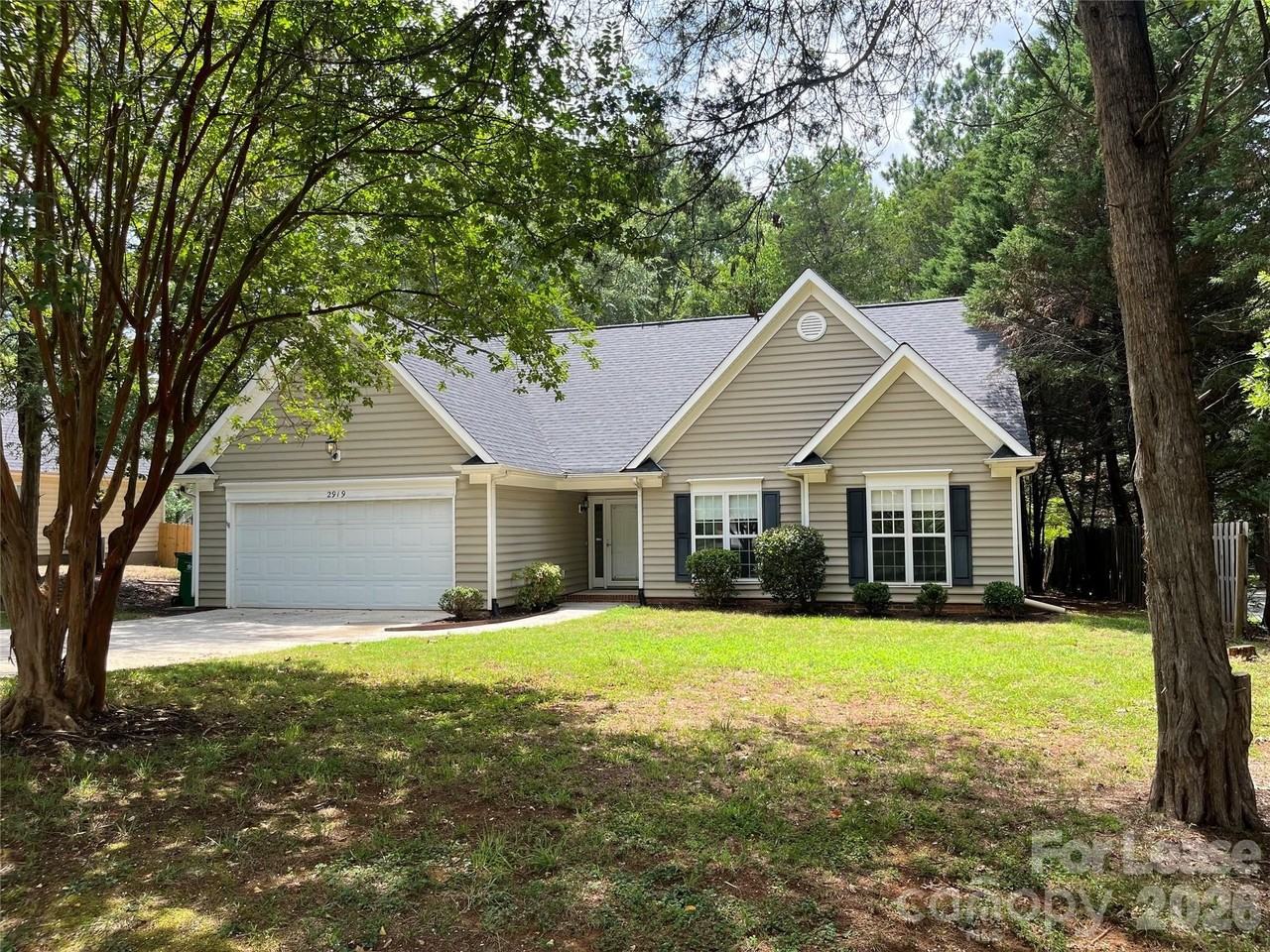 2919 Springs Dr
