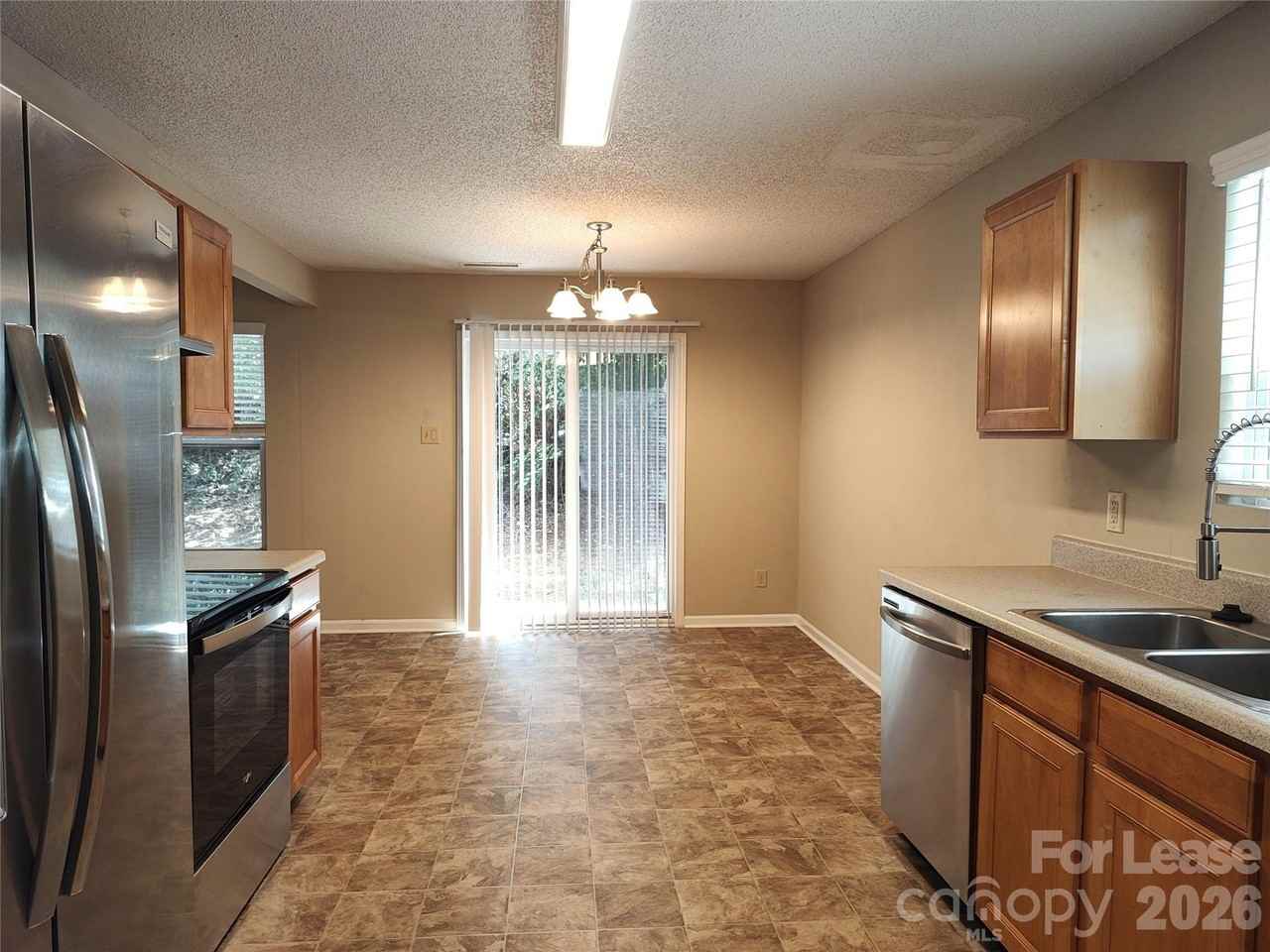 2038 Dunsmore Ln - Photo 3 of 24