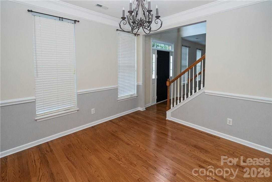 8230 Glamorgan Ln - Photo 4 of 22