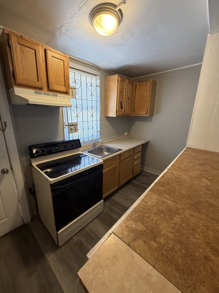 3011 N Swanson St #1 - Photo 2 of 13