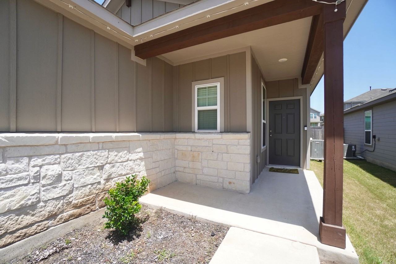 221 Lime St - Photo 4 of 34