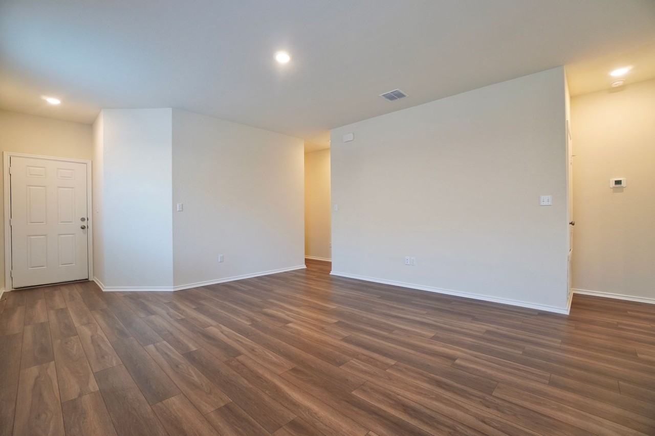 221 Lime St - Photo 6 of 34