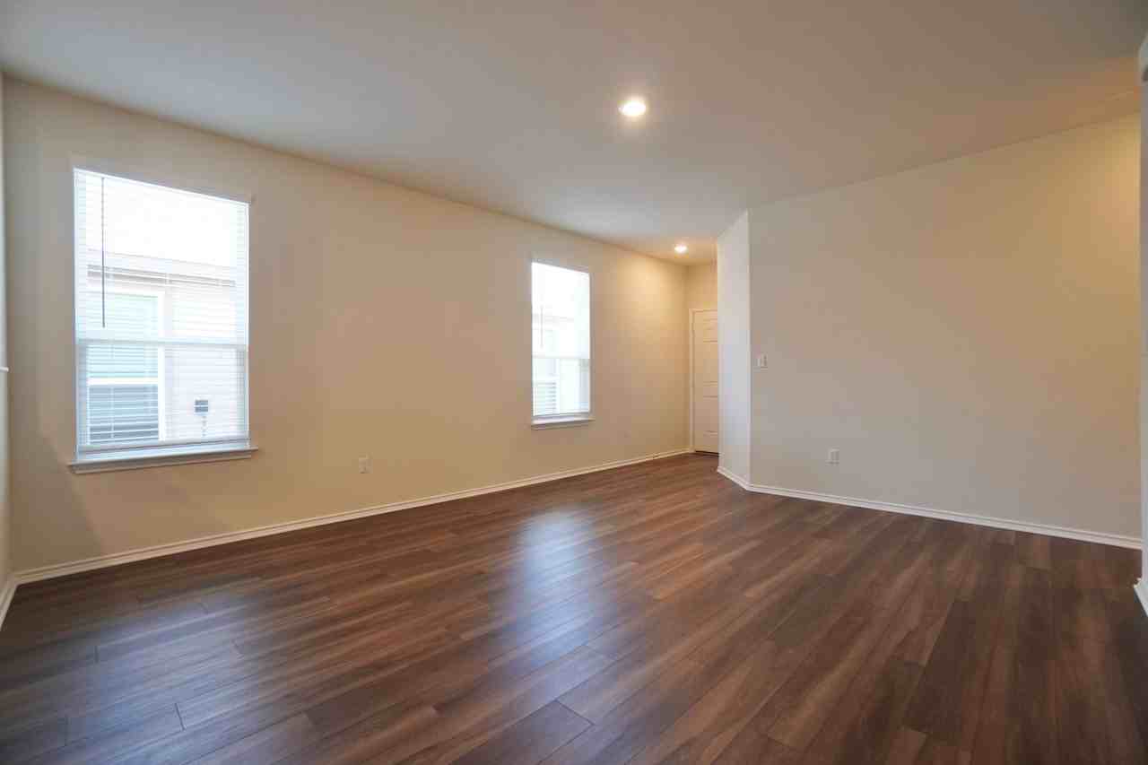 221 Lime St - Photo 7 of 34