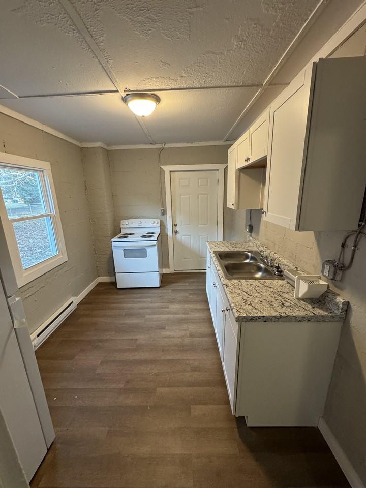 615 Lincoln St S #1 - Photo 3 of 20