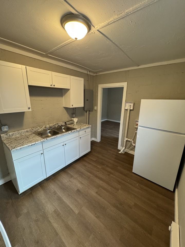 615 Lincoln St S #1 - Photo 4 of 20