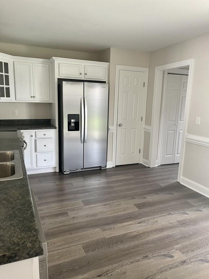 2055B Cambria Dr #1 - Photo 4 of 31