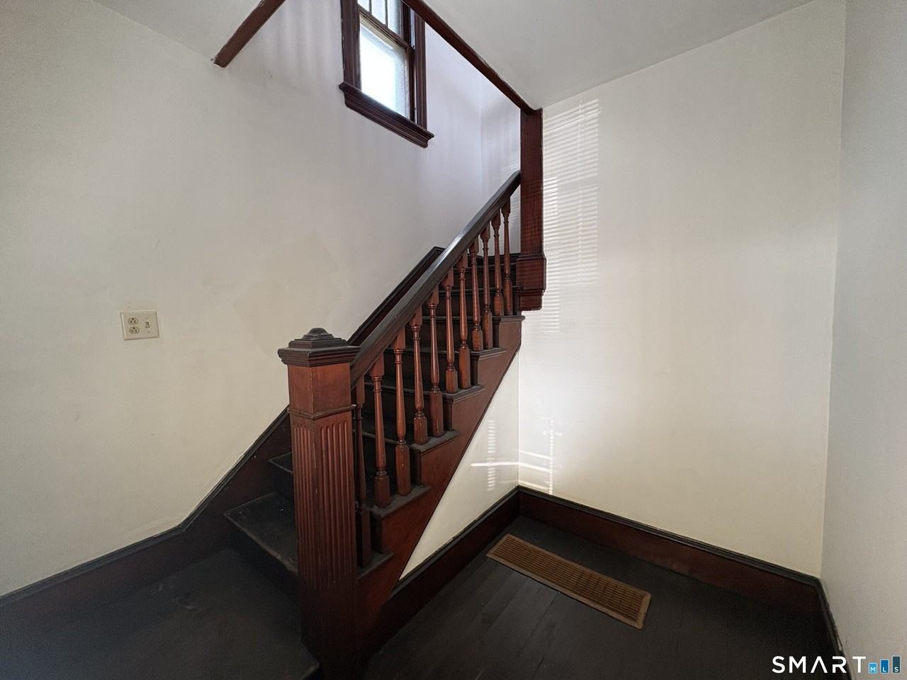118 New Haven Ave #2 - Photo 3 of 11