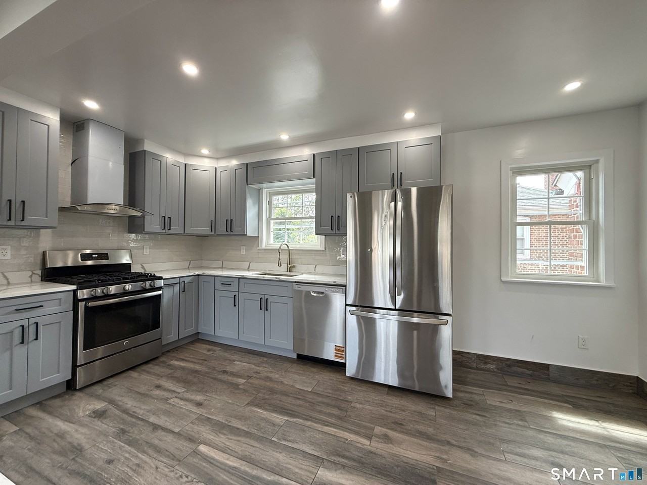 32 Hadley St - Photo 4 of 19