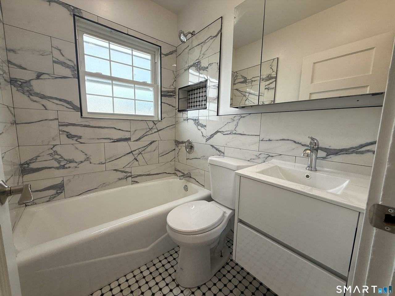 32 Hadley St - Photo 7 of 19