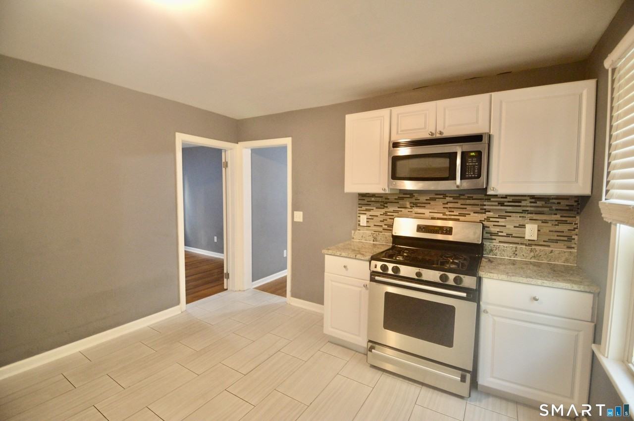 807 Brewster St - Photo 2 of 13