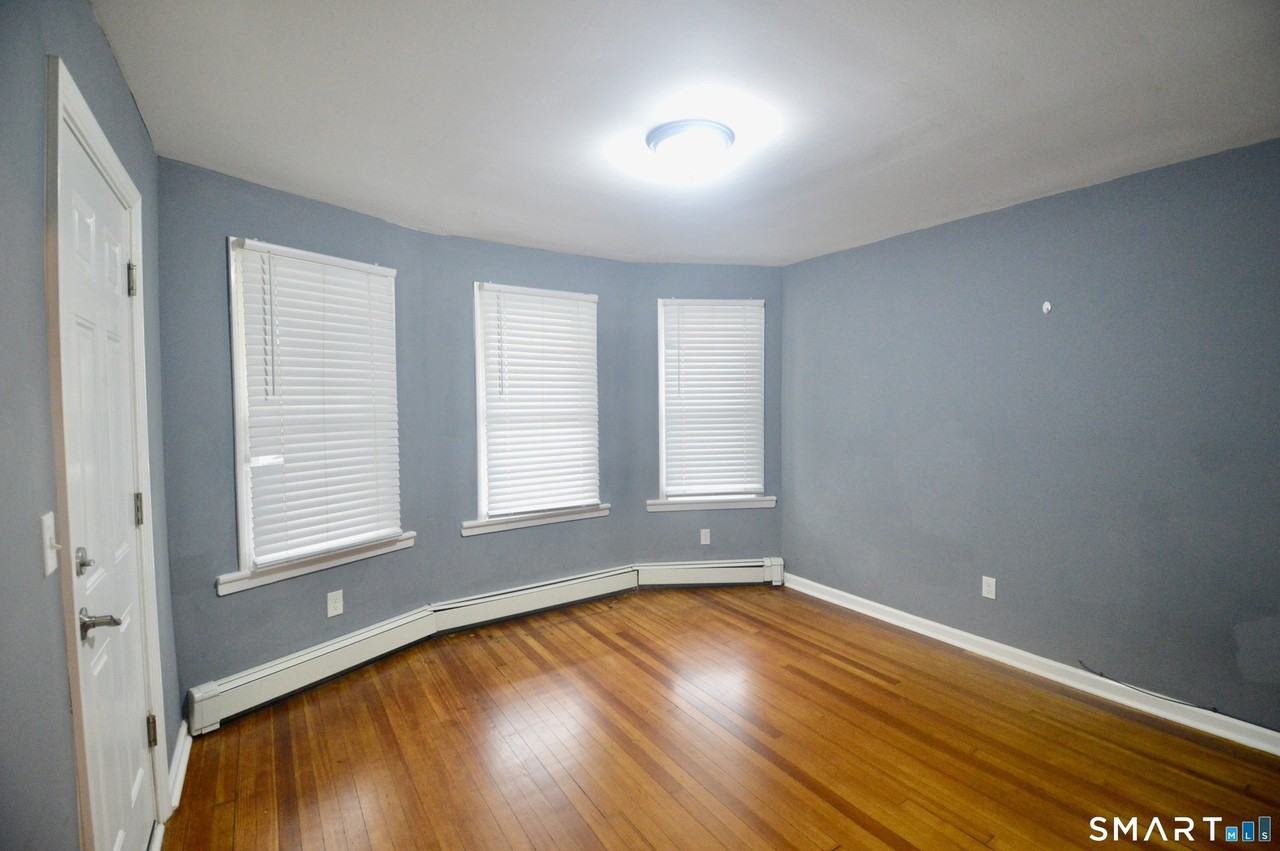 807 Brewster St - Photo 5 of 13