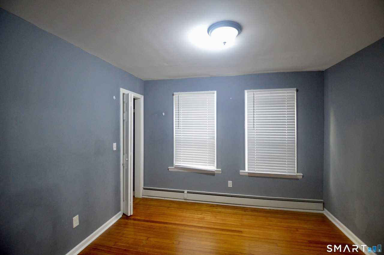 807 Brewster St - Photo 6 of 13