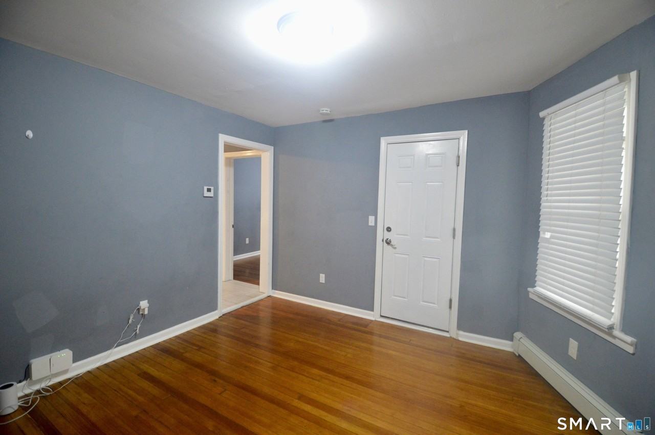 807 Brewster St - Photo 7 of 13