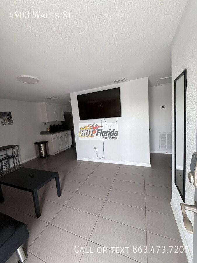 4903 Wales St - Photo 2 of 12
