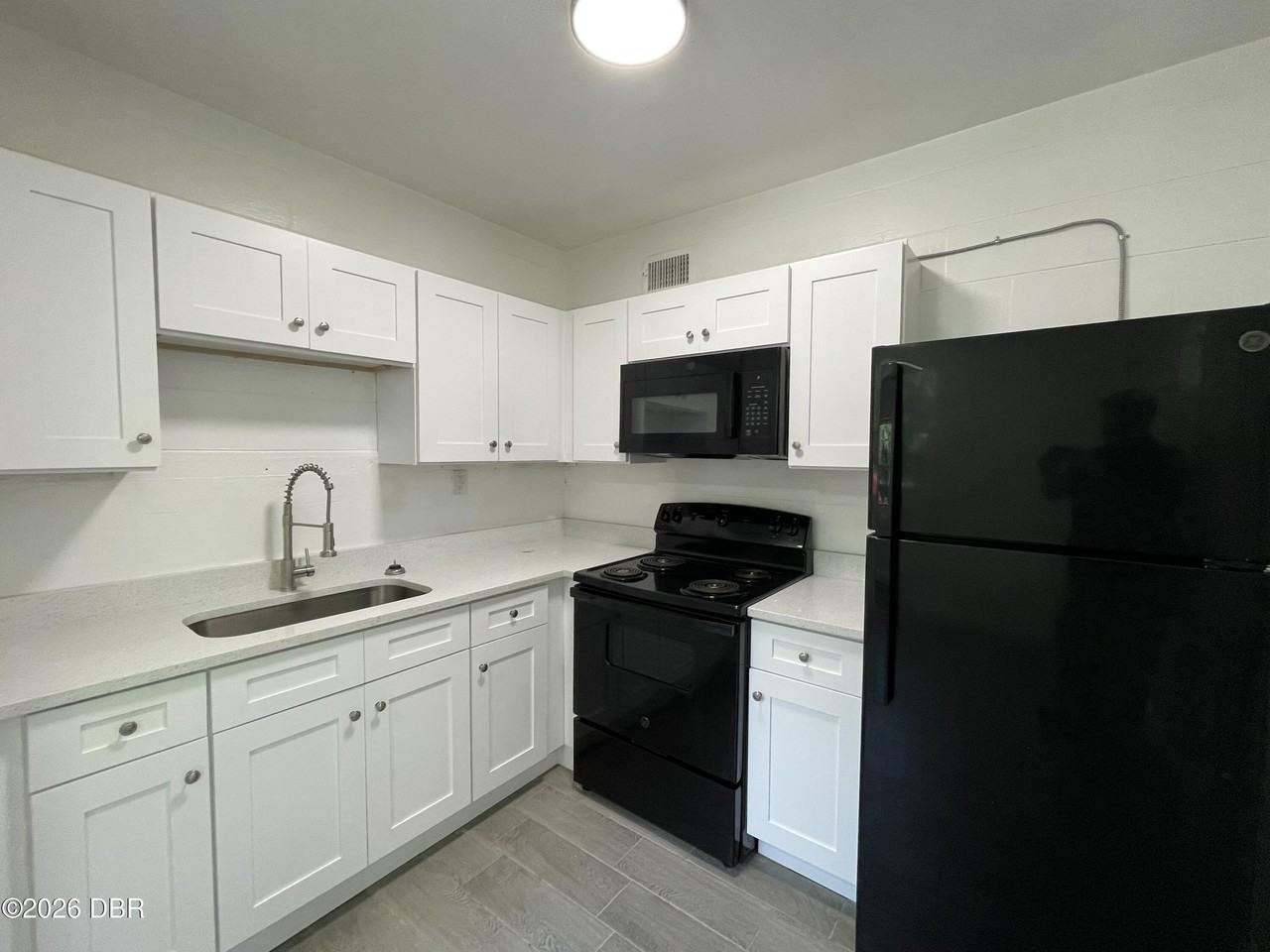 91 Ford St - Photo 7 of 17