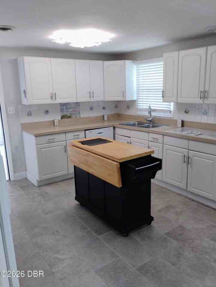 11 Ocean Breeze Cir - Photo 2 of 19