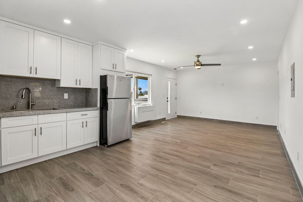 445 Garrison St #20 - Photo 4 of 35