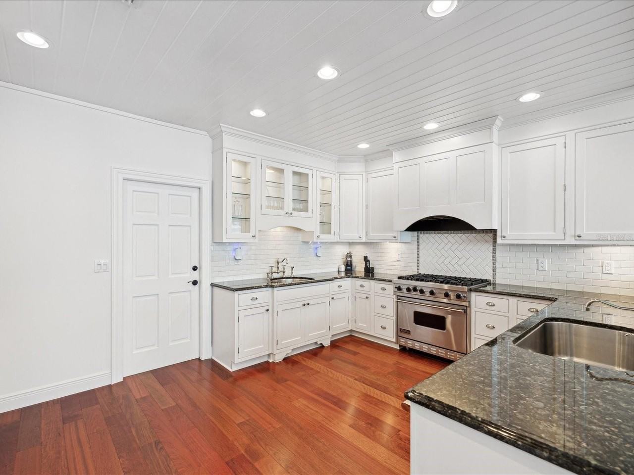 450 22nd St - Photo 3 of 48