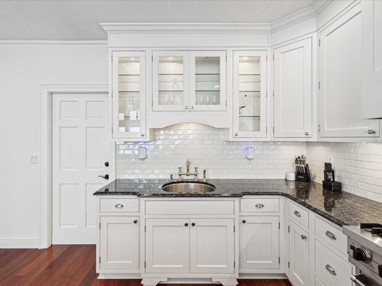 450 22nd St - Photo 5 of 48