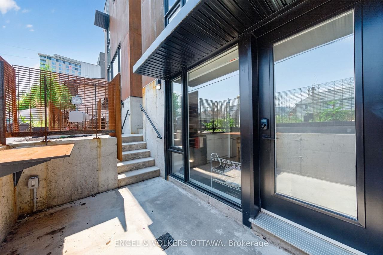 117 Carruthers Ave - Photo 2 of 24
