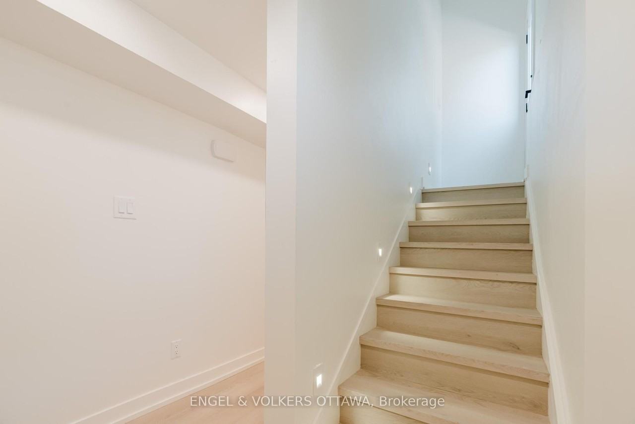 1040 Maitland Ave - Photo 5 of 25
