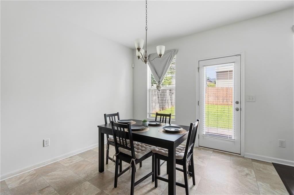 565 Dasheill Ln - Photo 6 of 31