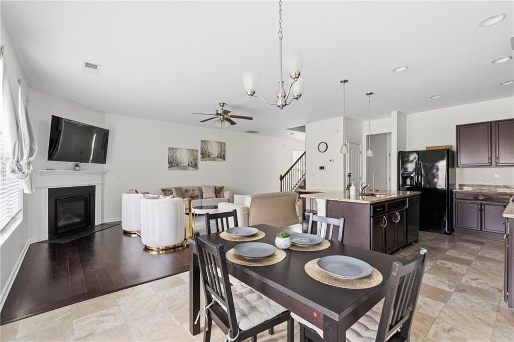 565 Dasheill Ln - Photo 7 of 31