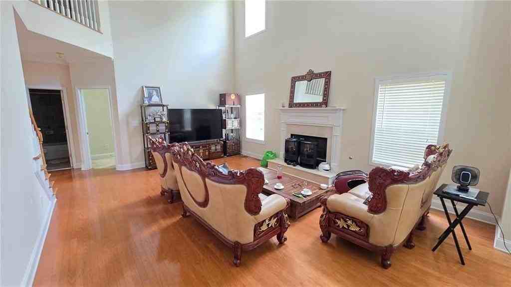 4060 Suwanee Bend Dr - Photo 3 of 29
