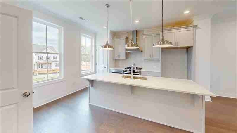 141 Basil St - Photo 6 of 35