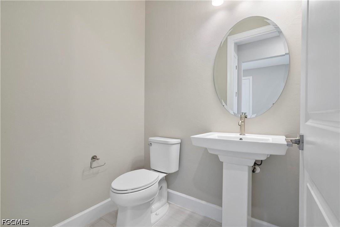 16056 Shoreline Dr - Photo 3 of 48