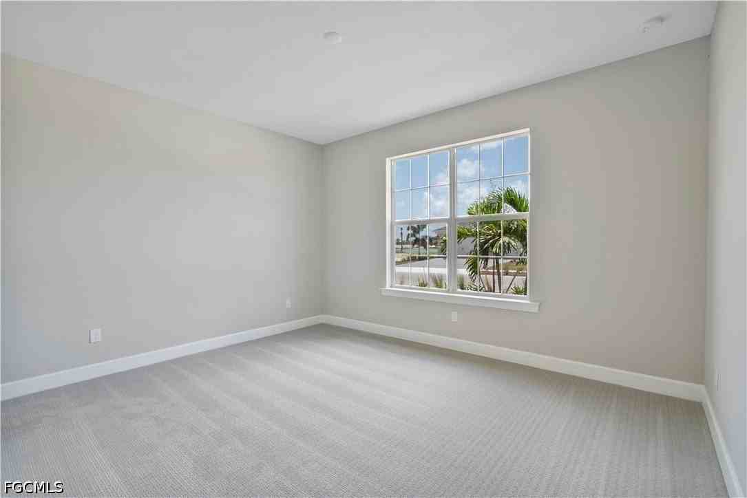 16056 Shoreline Dr - Photo 4 of 48