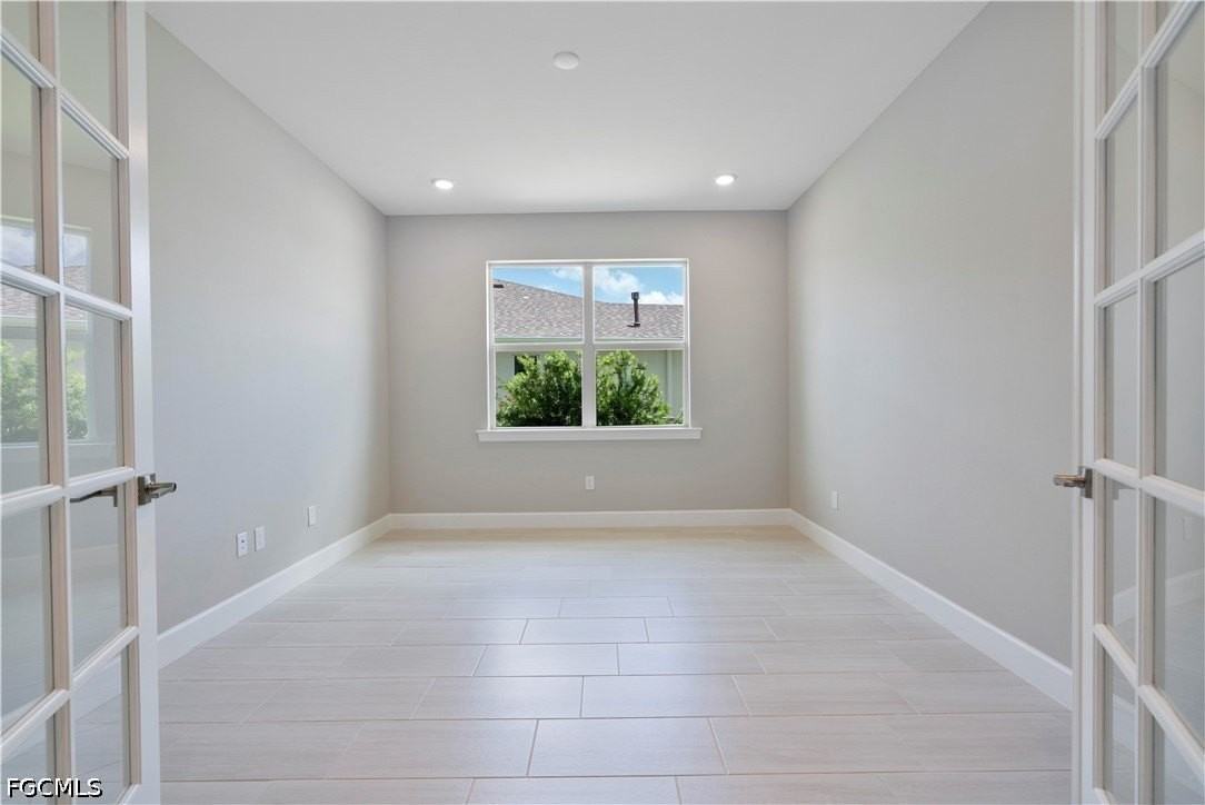 16056 Shoreline Dr - Photo 5 of 48