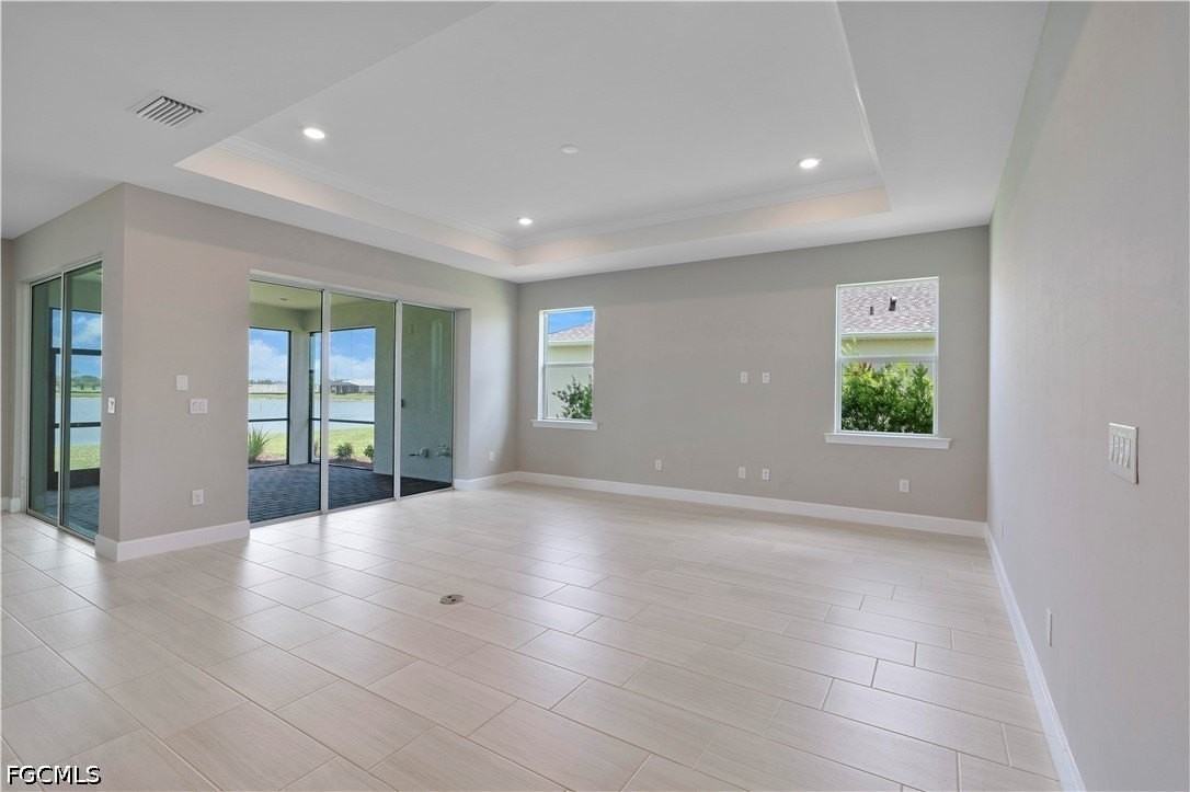 16056 Shoreline Dr - Photo 7 of 48