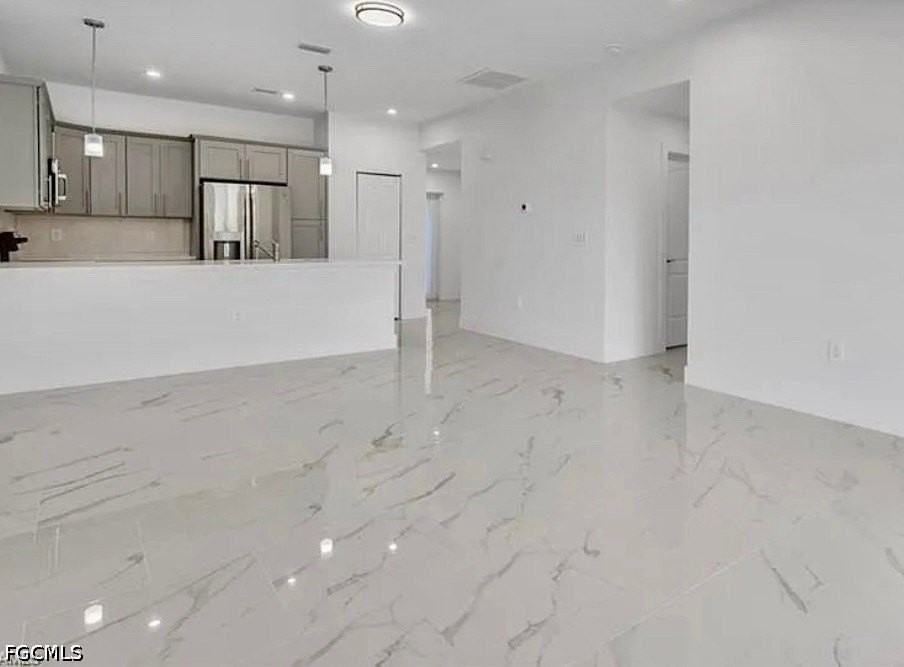 402 Grant Blvd - Photo 2 of 8