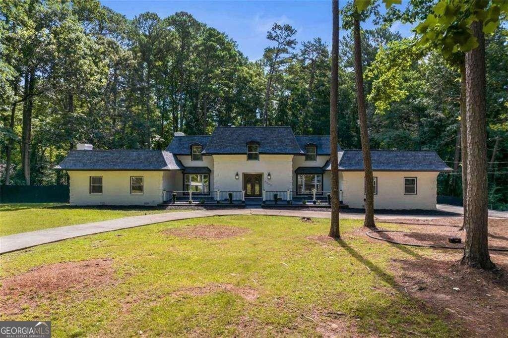 2023 Stoneleigh Dr