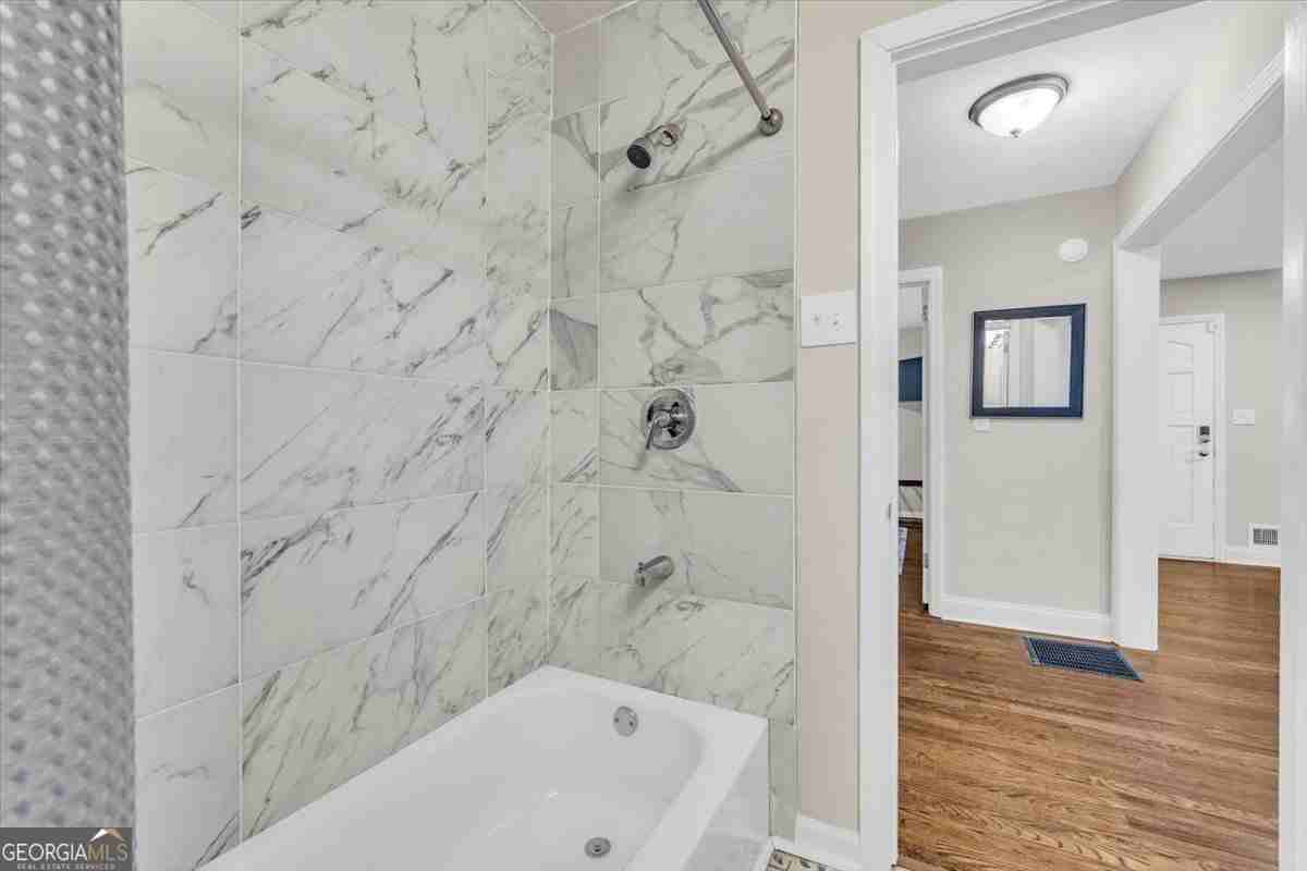 2271 Columbia Dr - Photo 5 of 9