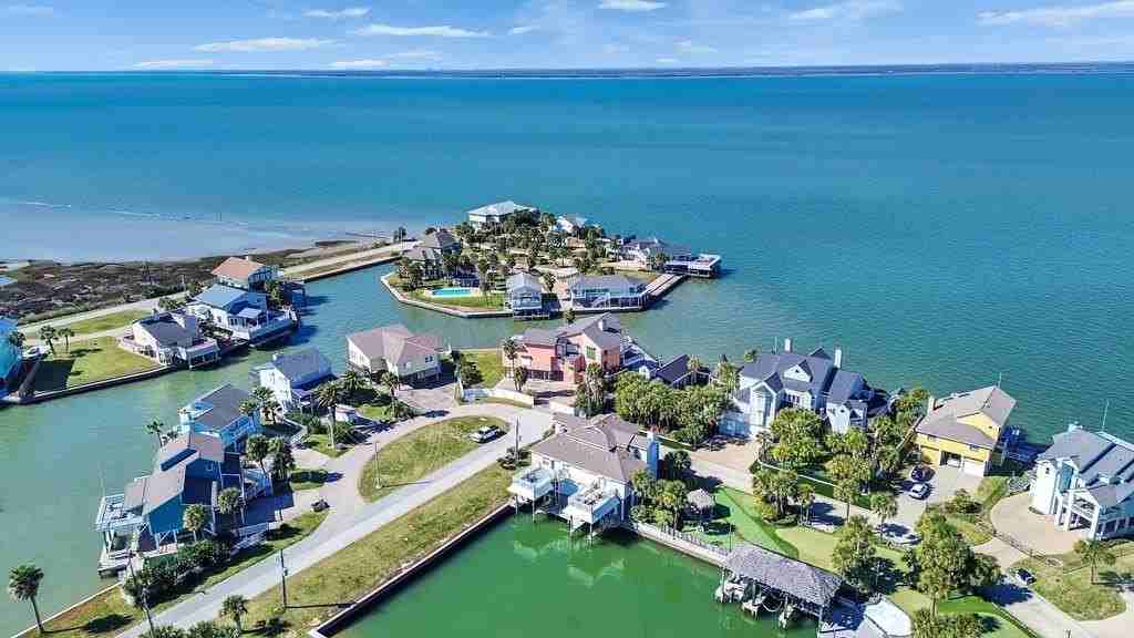 16627 Bayfront Dr - Photo 5 of 29