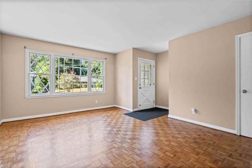 5516 Brightwood Ln - Photo 4 of 23