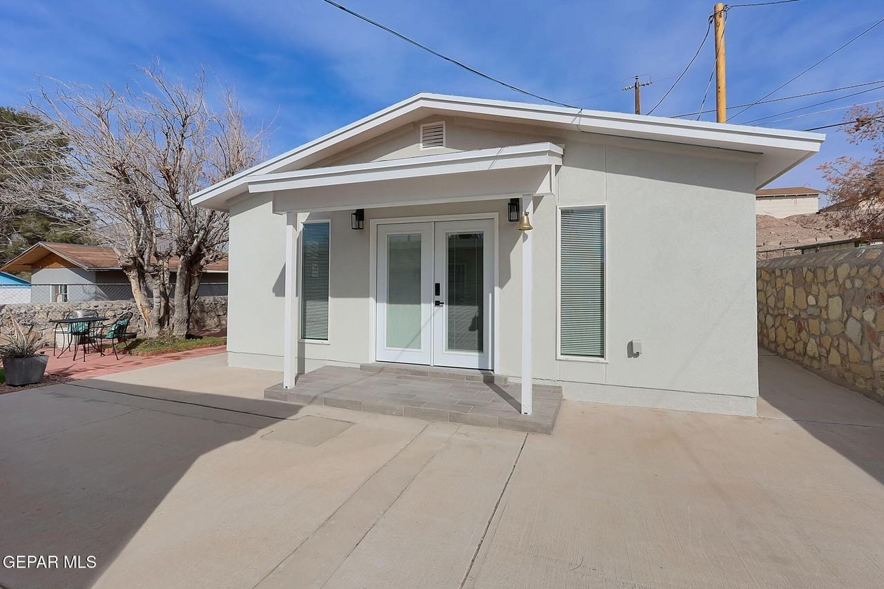 4421 Memphis Ave #B - Photo 2 of 32